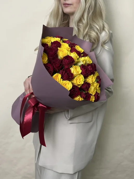 ROZA4U Букет живых цветов 51 роза белого и розового цветов, красный, фото 2