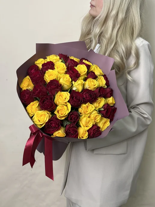ROZA4U Букет живых цветов 51 роза белого и розового цветов, красный, фото 5